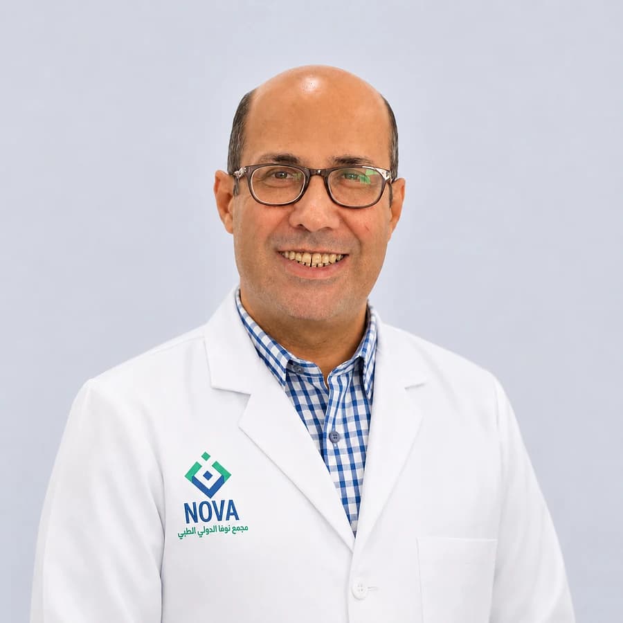 د. علاء الدين طه، أخصائي طب وجراحة العيون في مجمع نوفا الدولي الطبي