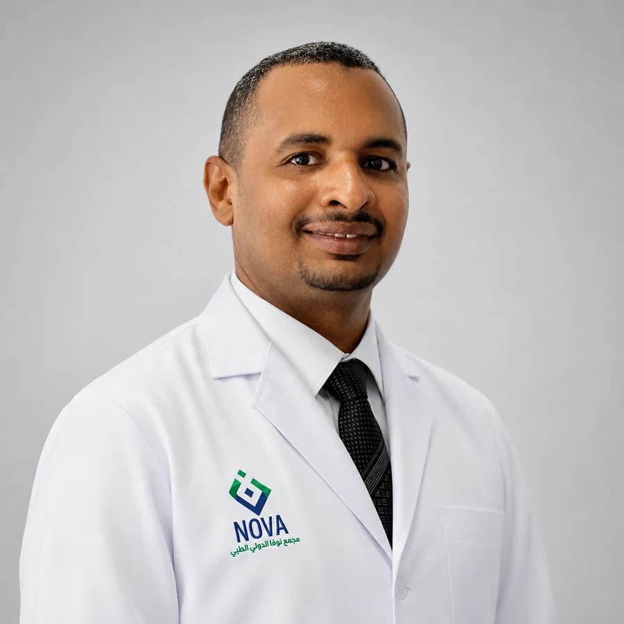 د. علي كمال، نائب أول باطنية - زمالة بريطانية في مجمع نوفا الدولي الطبي