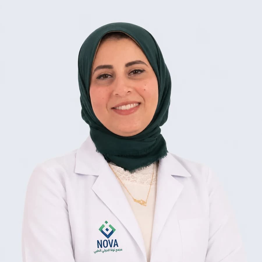 د. دينا مرسي، أخصائية جراحة الفم والوجه والفكين في مجمع نوفا الدولي الطبي